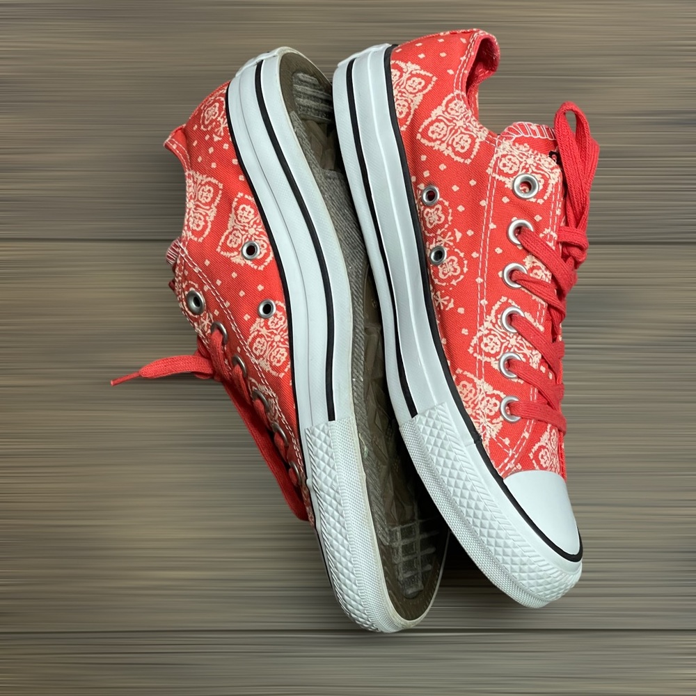 CONVERSE CTAS Low Top  Sneakers • Size 7 • Women - Picture 7 of 10